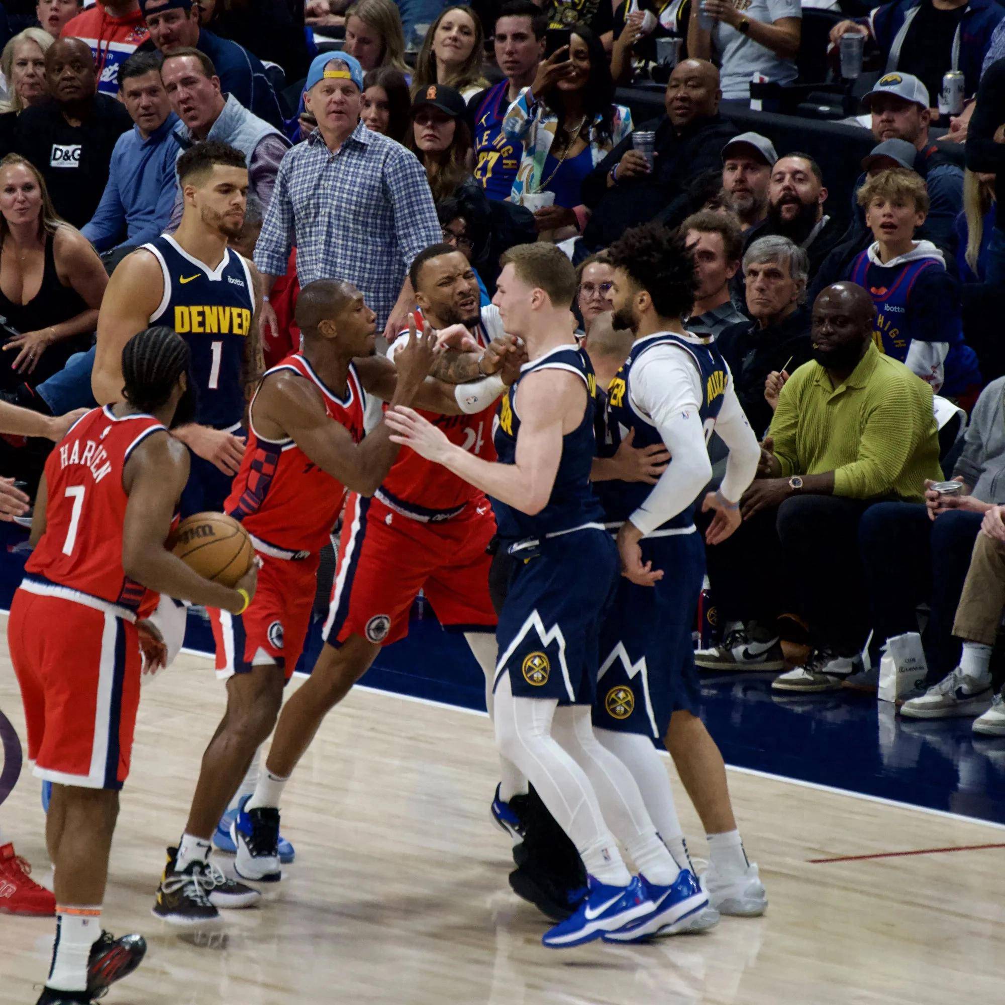 开云- 穆雷迎来十五赛季出色发挥，热火观众热烈欢呼！赛场气氛高涨