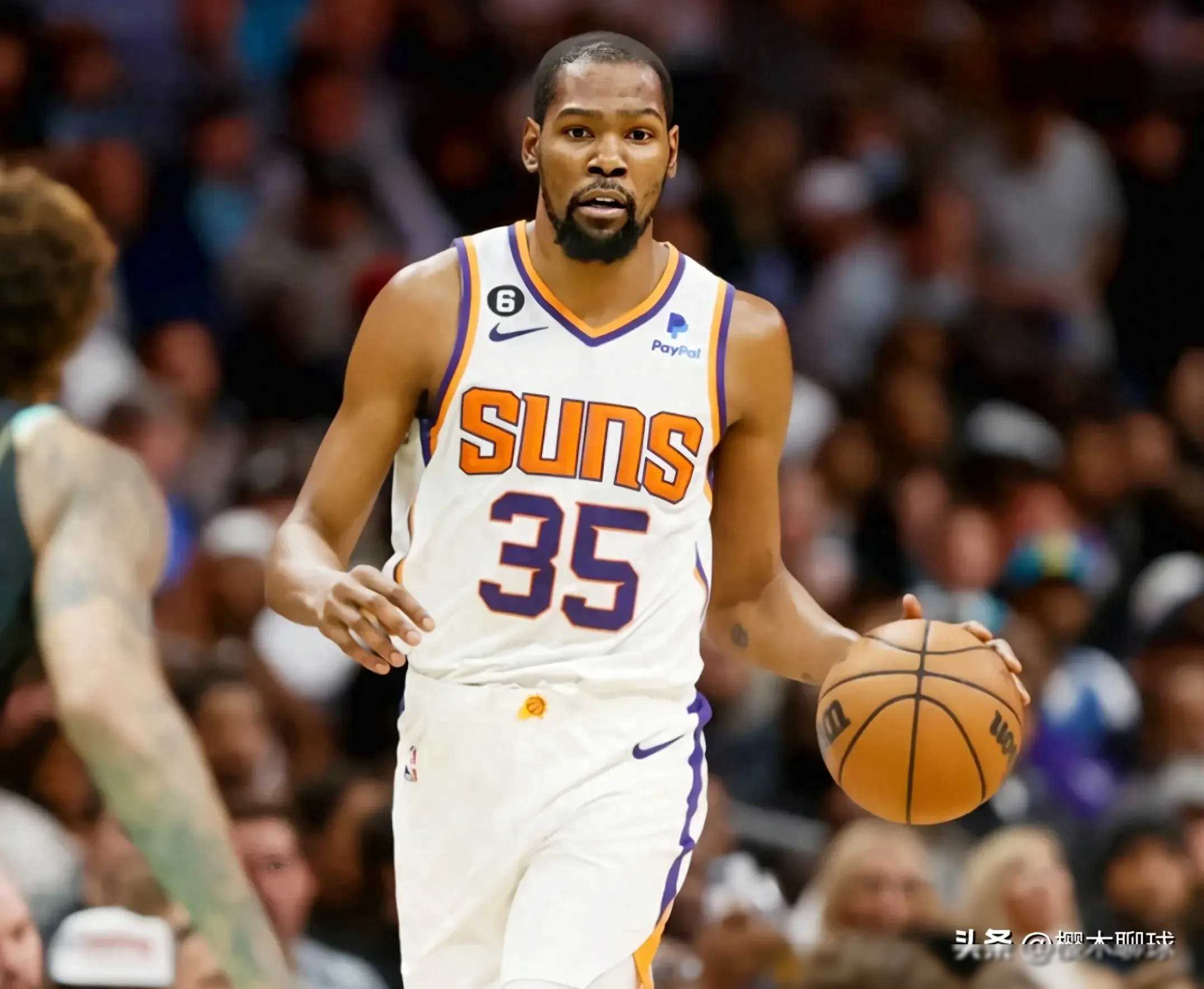 开云体育-比赛局势复杂引发热议！，杜兰特在公牛比赛中持续失利赛场气氛高涨的简单介绍