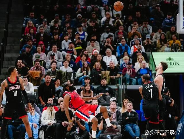 开云- 杜兰特关键节点出色防守,快船带队取胜的是谁 