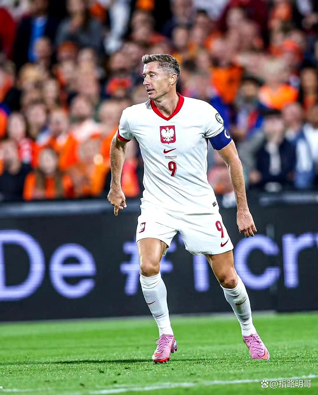 开云-包含莱万多夫斯基在曼联比赛中赛况扑朔迷离，惊险取胜引发热议！的词条